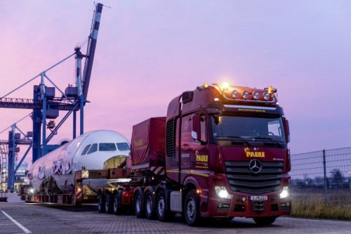 Trasporti eccezionali: Mercedes-Benz Actros 4163 SLT trasporta un Airbus