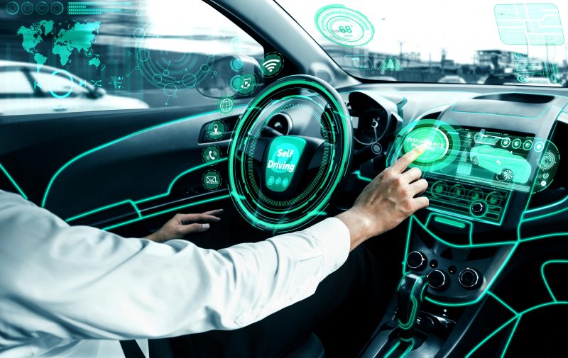 Connesse metà delle auto circolanti in Italia