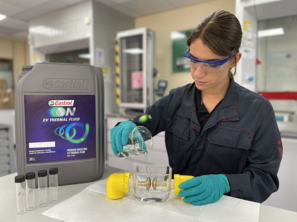 Castrol e Sprint Power collaborano per sviluppare moduli di batteria con ricarica ultraveloce per veicoli elettrici e ibridi