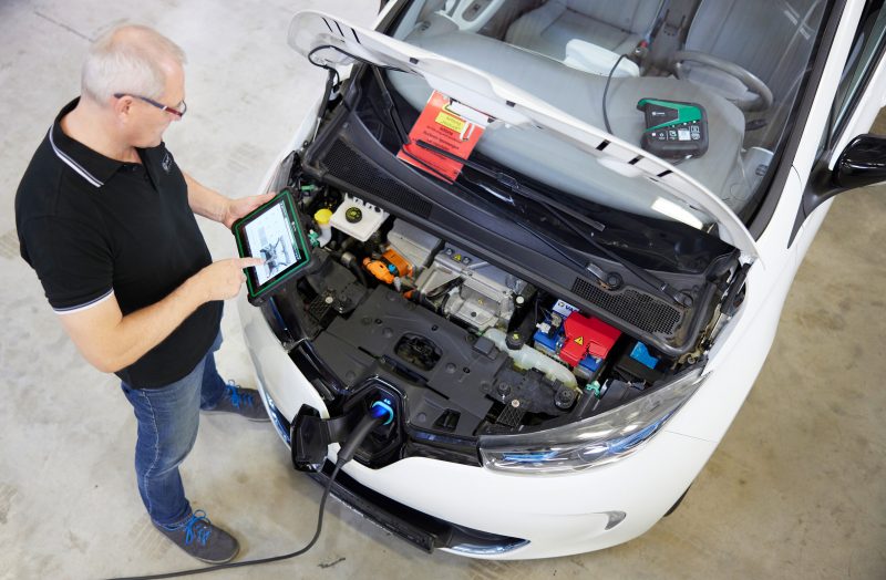 Diagnosi della batteria ad alta tensione con gli strumenti mega macs