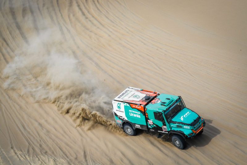 Doppio podio per il Team PETRONAS De Rooy IVECO nella 1° tappa della Dakar 2019