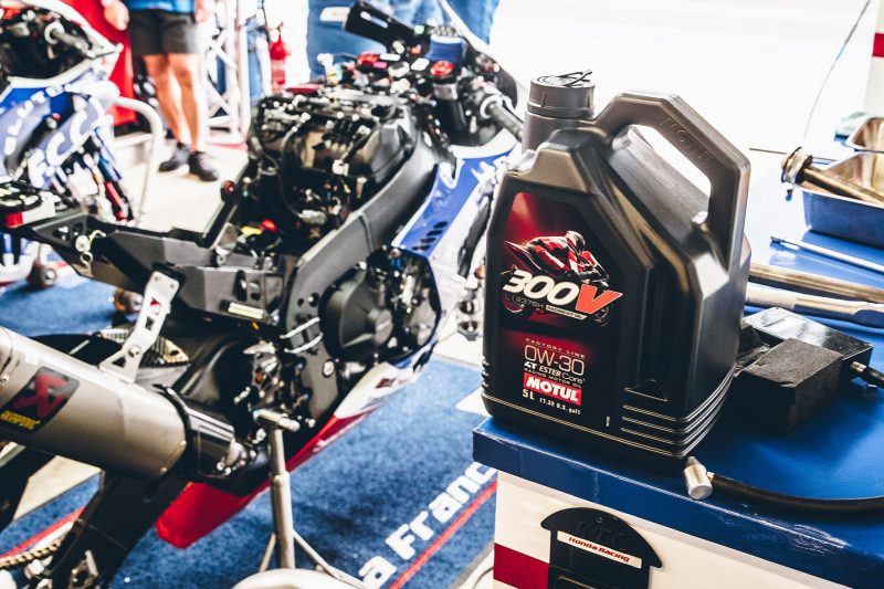 Lubrificanti: Motul introduce il nuovo 300V Factory Line Racing Kit Oil 0W-30 per la Honda CBR 1000 RR-R