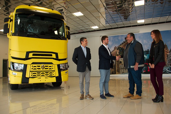 Renault Trucks Gamma T: un trattore speciale per la distribuzione alla GDO
