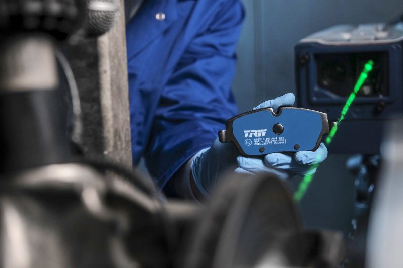 TRW Electric Blue: alle pastiglie freno per veicoli ibridi ed elettrici assegnato il Premio Innovazione