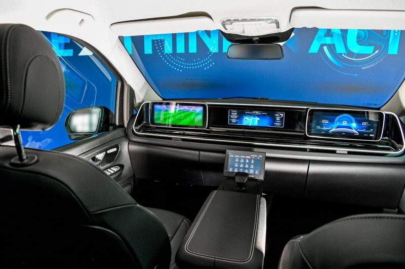 Senza volante e pedali: il display interattivo di ZF per il livello 4 di guida autonoma
