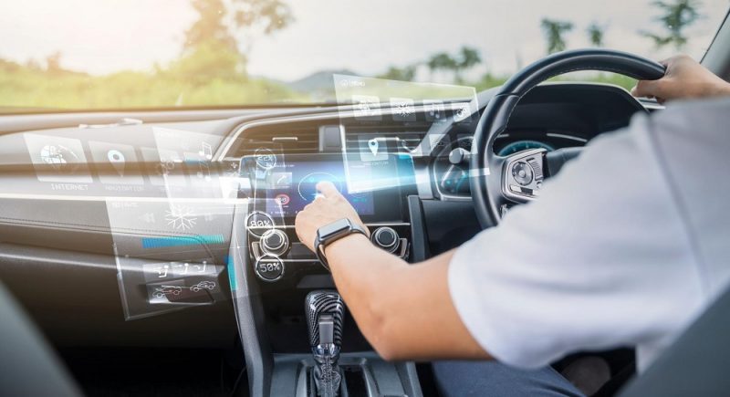 Auto connessa e guida autonoma, il 5G è la tecnologia chiave per l’auto del futuro
