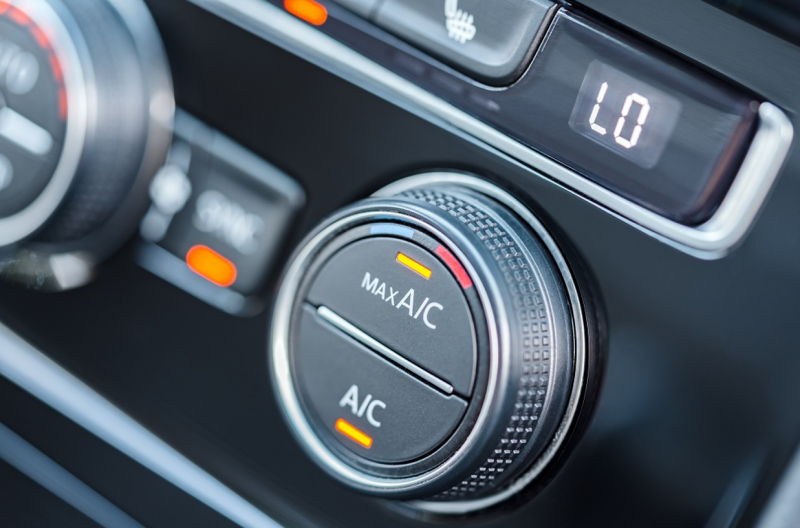 Climatizzatore auto: come funziona e perché la ricarica clima è importante