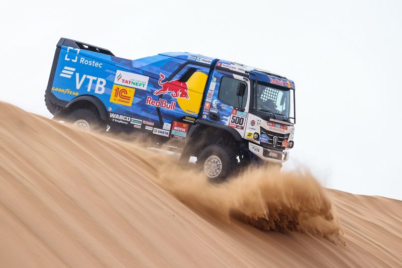 I camion KAMAZ-master alimentati da batterie VARTA vincono la Dakar