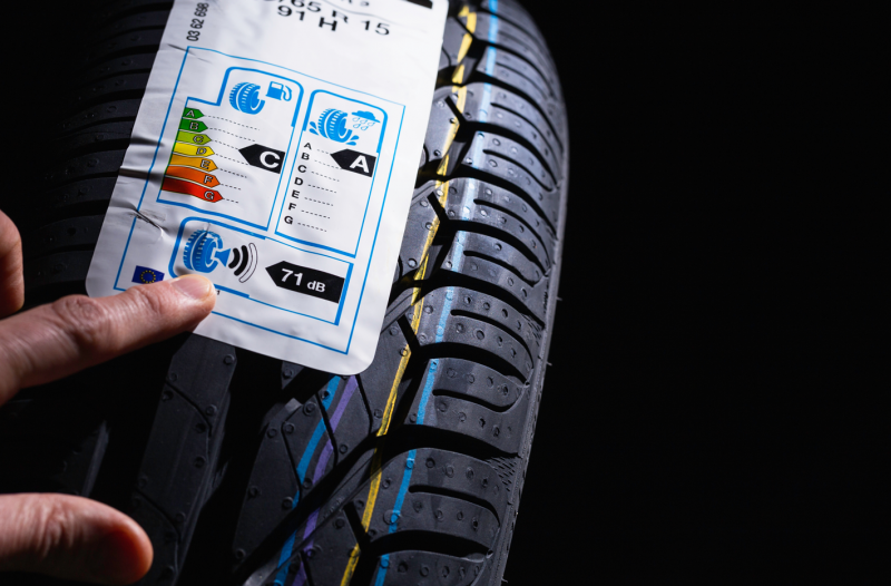 Etichette pneumatici: cosa significano e come leggere gli indicatori per scegliere lo pneumatico più adatto