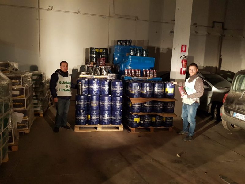 Traffico irregolare di olio lubrificante tra Germania e Napoli