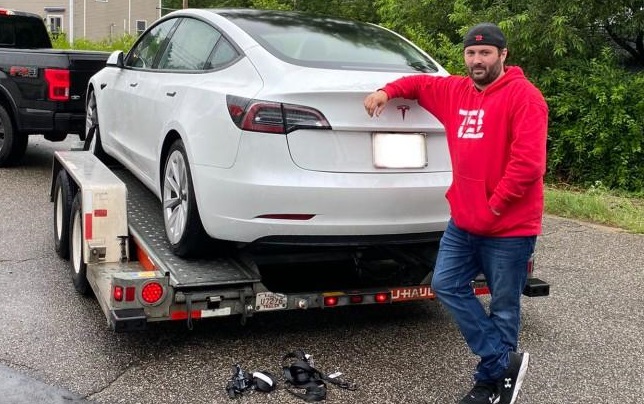 Dall’officina indipendente ripara la Tesla con 700 dollari, il centro autorizzato ne voleva 16.000